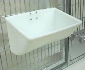 Large Animal Feeder As Simple As... Attach Ready Latch Product Information: Kennel-Gear s Large Animal Feeder combines a strong, trough shaped feeder with our Piranha Lox locking mechanism.