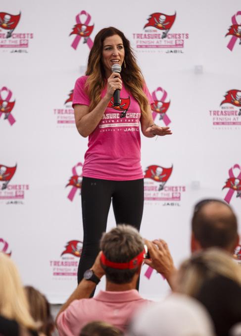 Buccaneers defensive end Will Gholston served as honorary starter for the race and was joined by his mother, Dawn Ward, a breast cancer survivor.