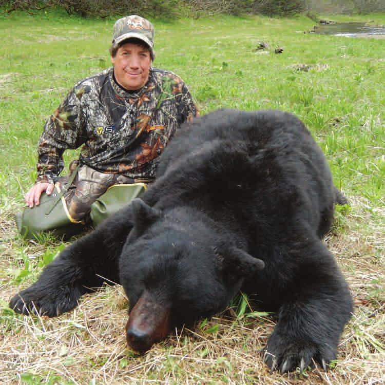 BROWN - GRIZZLY BEAR Mike Scavnicky took this big brownie in Alaska s ABC islands on HCU boat Hunt BR957.