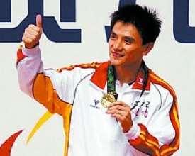 She earned a gold at the 1992 Barcelona Games, when she was just 13 years old. Fu dominated the diving arena throughout the 1990s with her stunning and extremely difficult dives.