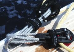 They do not sink immediately when dropped overboard and because of their flexibility Kohlhoff LOOP High Load Shackles can be used everywhere, also at difficult to access locations. Product No.