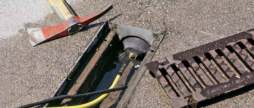 4. 2. GULLY SEALING SET GULLY SEALING SET 4. 2. 26 Gully set 300-500 The storm-drain sealing set is used to quickly seal roadside storm-drains in the event of chemical spill and to keep contaminates out of drainage system.