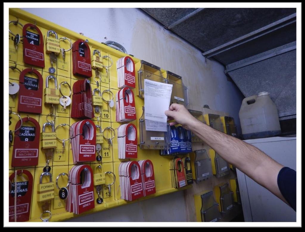 THE OPERATOR COMPLETES HIS LOCKOUT ON THE TRAINING LOCKOUT STATION The operator completes the lockout sheet; He ensures that everything is in compliance (checklist, signature, date); He inserts