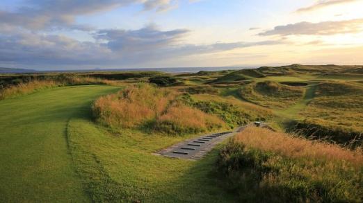 The setting is striking with wonderful views of St. Andrews and St. Andrews Bay plus a collection of seaside holes played along, around, and over rugged cliffs.