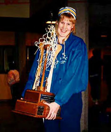 LAURIE HOCKRIDGE ROBERTSON Athlete - 2017 Inductee A native of Sparwood BC, Laurie came to Lethbridge College to continue her basketball career.