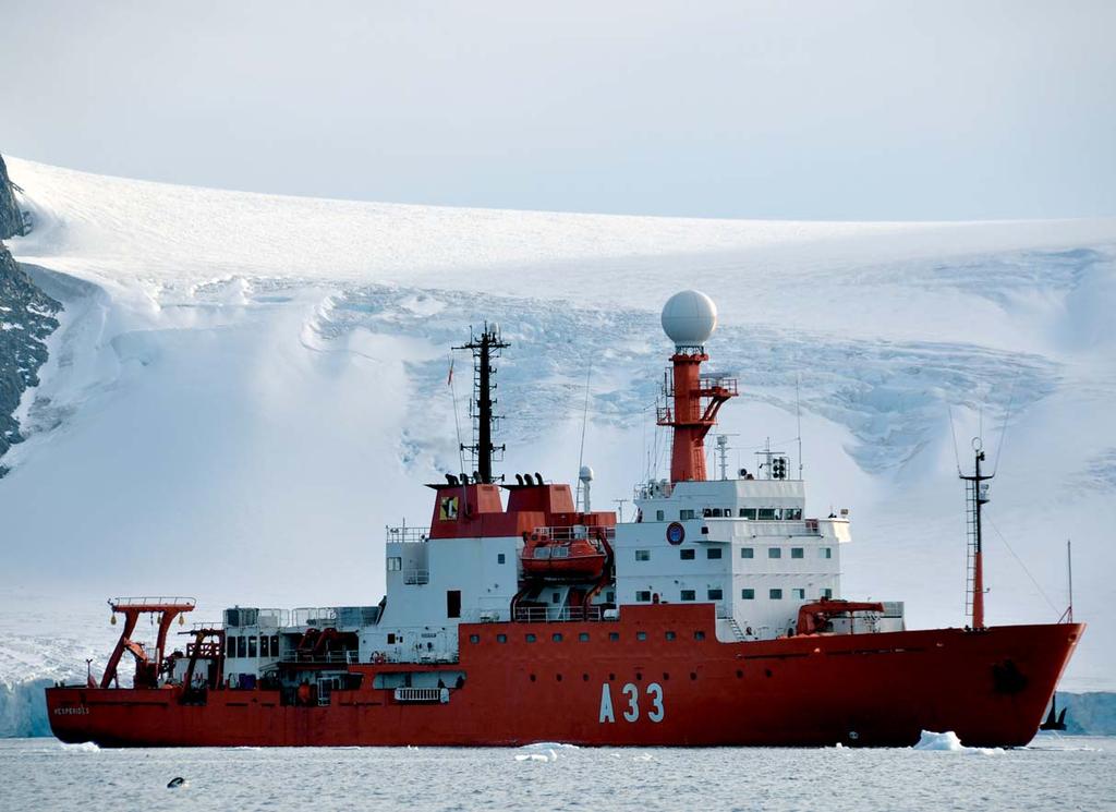 Let s talk about some difficult situations that the Hespérides oceanographic research vessel has experienced. Is it true that it had to assist a tourist boat in Antarctic waters in February 2009?
