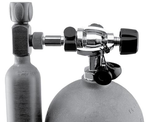 16 CSAV Technical Manual 4. Loosen the yoke knob. While supporting the auxiliary cylinder in one hand, attach the adapter to a fully pressurized 3,000 PSI (206 BAR) scuba cylinder (Fig. 15).