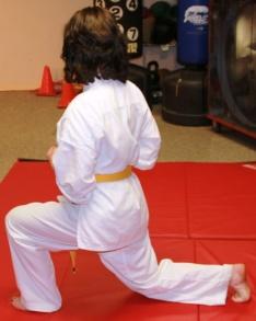 Step #7~ Knee touch to RHH; Chinese Name- (a) (b) (a) A beginner should put their right knee down into the flooring.