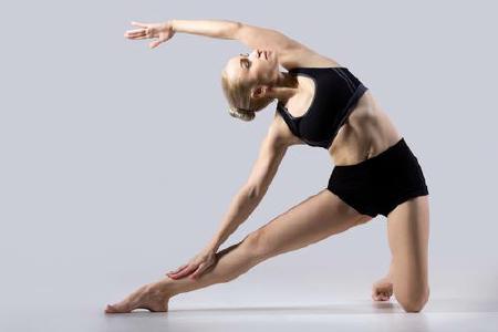 Gate Pose (Parighasana) Stretches: Obliques, Hamstrings, Shoulders This pose is great for opening the hamstrings and the side of the body. Begin in a kneeling position.