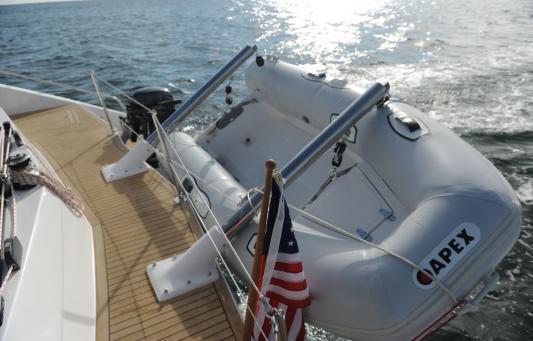 D Y N A M I C D E L I G H T NO COMPROMISE MODERN THOROUGHBRED bow and stern collision compartments, 6 watertight bulkheads Vynilester Nidacore honeycomb construction (no balsa) monolithic bilges for