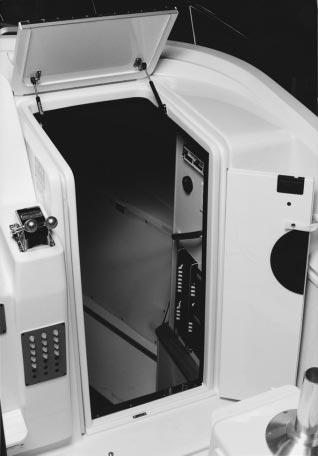 EXTERIOR EQUIPMENT AND FEATURES HELM AREA 1-12 : Companionway Door and Hatch 5. Fold the door to starboard.