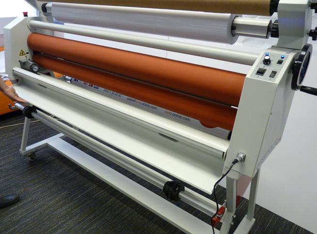 5. Raise the laminating roller using the