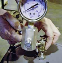 Caution: 11. If unit being serviced has a valve core, select the G2527F (max 3000 psi) gauge assm and turn T-handle counterclockwise to retract valve core depressor.