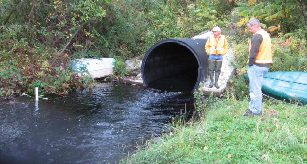 Figure 3-7: Culvert retrofit on Alewife Creek near Cape Elizabeth, Maine. Tailwater weir is submerged. Since construction, alewives have been found upstream and within the retrofitted culvert.