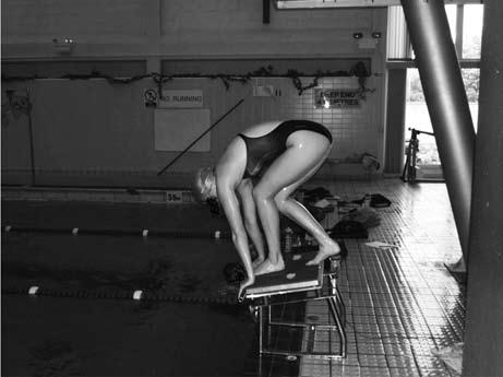 Track Starts in Competitive Swimming 309 head crossed the 0-m line, using above water video cameras (50 Hz, Sony TRV-900-E, shutter speed 800 Hz, and exposure 8dB) synchronized with a video timer box