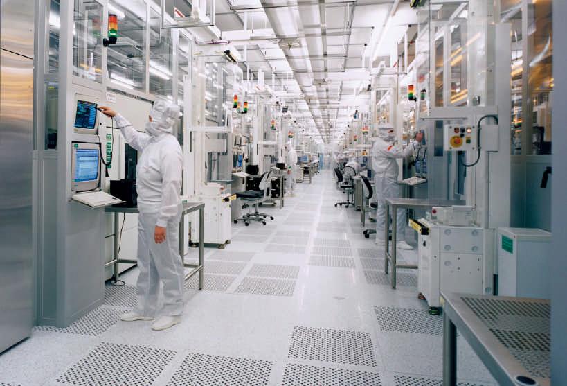 Front-End Production at Infineon Dresden State-of-the-art State-of-the-art semiconductor semiconductor processing processing line line for for large-scale