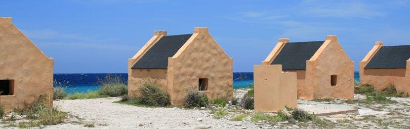 Historical landmarks are still visible on the island. Most eyecatching and impressive are, of course, the slave huts on the southern tip of the island.