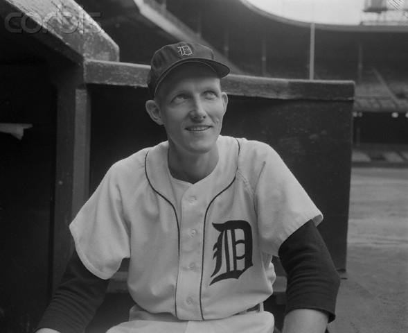He served with the Navy in the Pacific in 1945 and made his big league debut with the Reds in 1946, appearing in 92 games.