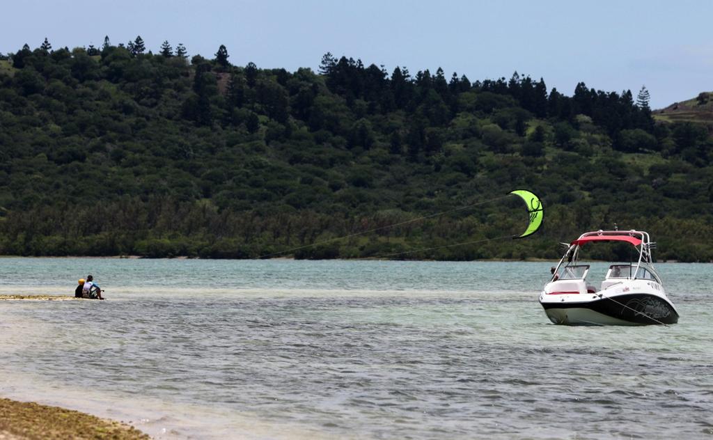 KITEBOARDING VIP lessons. Minimum 1 hour We offer a special training program for our VIP clients. Lessons take place on a deserted island or in a lagoon reachable only by boat.