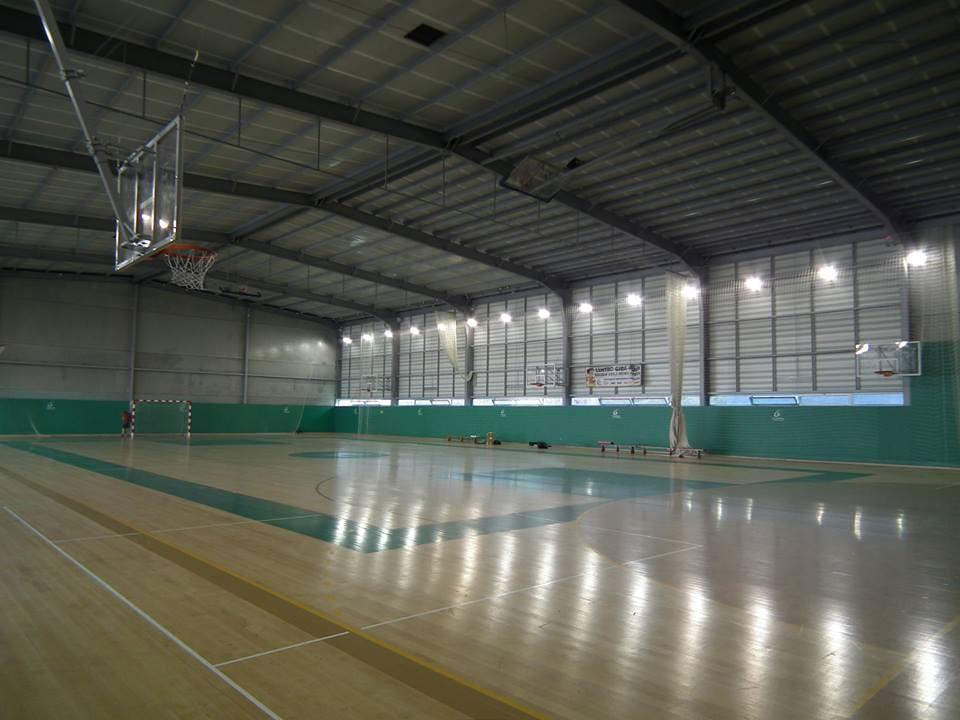 And this a photo of the sports hall. It opens the chance to play two games at the same time and the floor is perfect for Kin-Ball, as it allows to slide safelly.