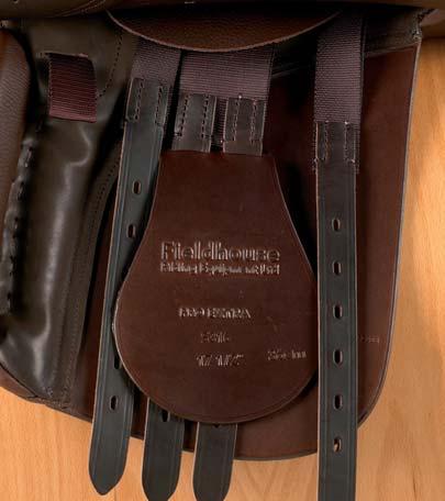 The flatter tree and shallow gusset allow the rider to sit close to the horse, promoting optimum balance and feel. new!