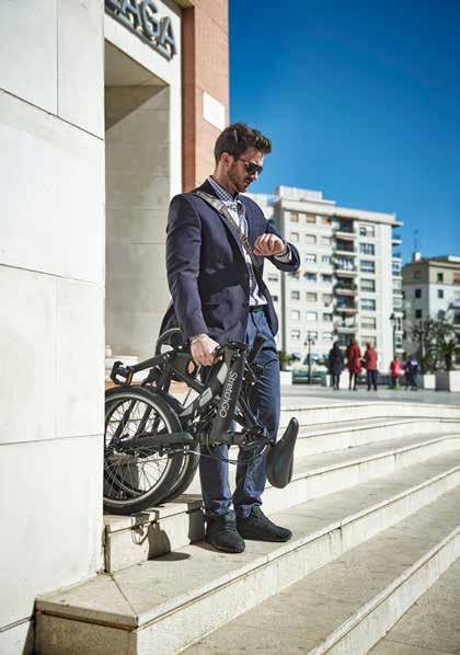 STRETCHGO The StretchGO folding bike is like a smartly designed car. Extremely compact on the outside while o ering a lot of comfort for tall people.