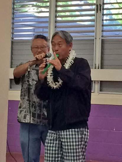 2 of 20 2/28/2018, 1:07 PM Celebra ng its 50th anniversary, the Oahu Math League President Lance Suzuki recognizes a coach who has worked with students for many years.
