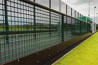 We can enhance your paying experience, protect your payers and spectators, ensure compiance with heath and safety requirements and using our Kee Kamp range of fexibe handrai and barrier