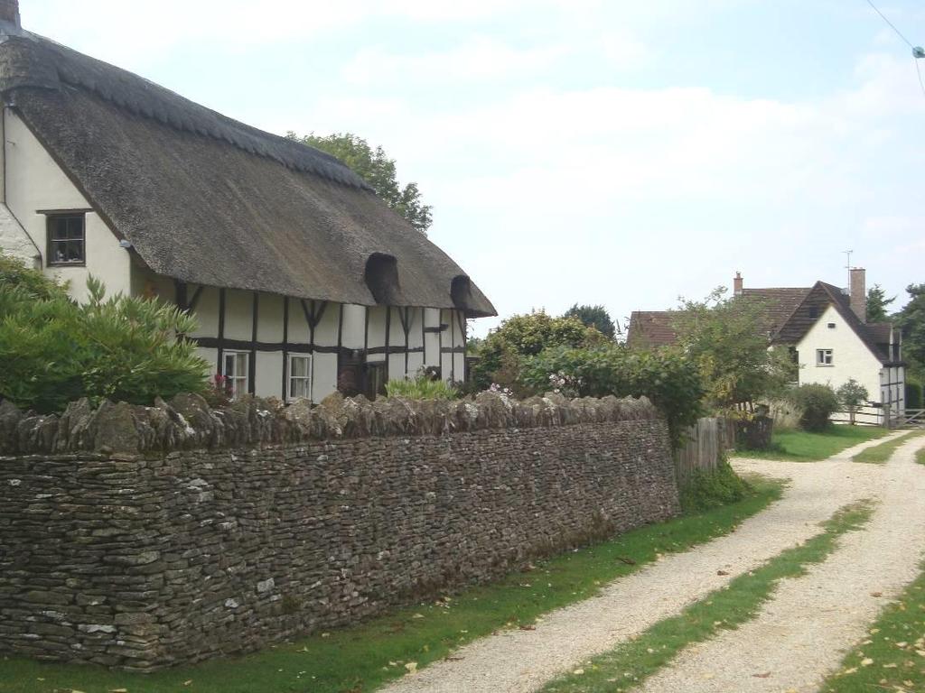 The alternative at the four path intersection is to take the path to the left, over a stile and to the left of Moat Cottage.