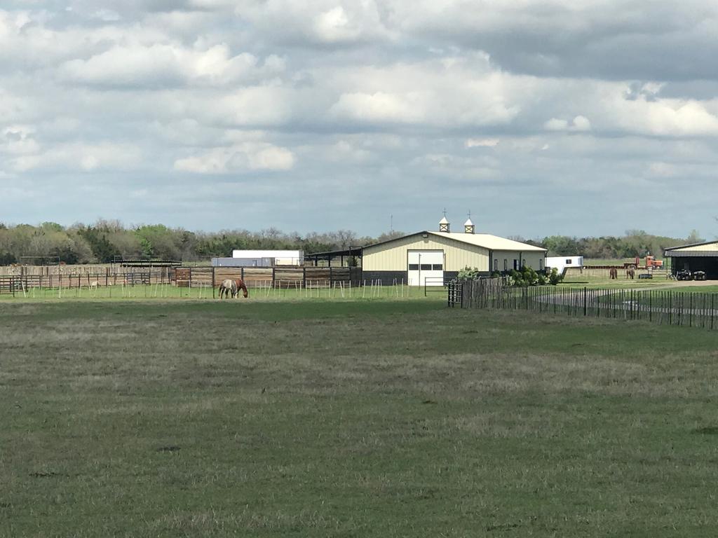 NO STALLS AVAILABLE AT THE RANCH Stalls are available at our partner barn in Collinsville, TX 11 miles from the ranch, 15 minute drive Serj & Michaela Ponce 1981 Batey Road Collinsville, TX 76233