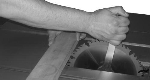 Use only saw blades designed for use at a maximum operating speed of 6000 RPM or less. Saw blades should be kept clean and sharp.