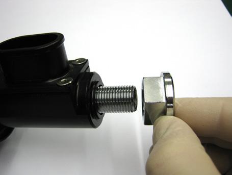 Place mouthpiece (4) onto valve case and fasten with the 4 allen key screws