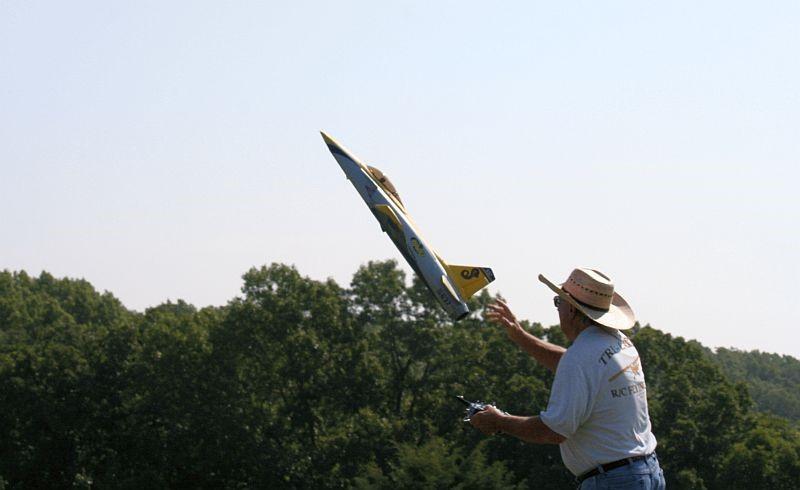 1 THE WINDSOCK PUBLICATION OF THE TRI-LAKES R/C FLYING CLUB EDITOR - DON JOHNSON - 272 SOUTH PORT LN Unit 33, KIMBERLING CITY, MO 65686 (417) 779-5340 e-mail donmarj@outlook.