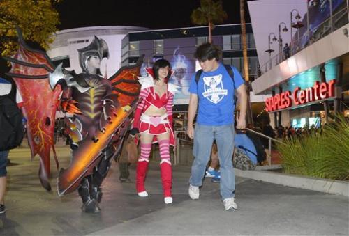 Fans walk in to Staples Center to watct the League of Legends Season 3 World Championship Final,
