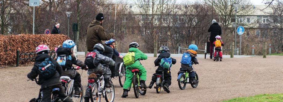COPENHAGEN SCHOOL CHILDREN S TRANSPORT HABITS 2017 3% Skateboard, 2% scooter Cargo bike 4% Rail 10% Bus 16% Car 25% Bicycle 40% Walk Safe Cycling City In 2015-2016 the City of Copenhagen launched the