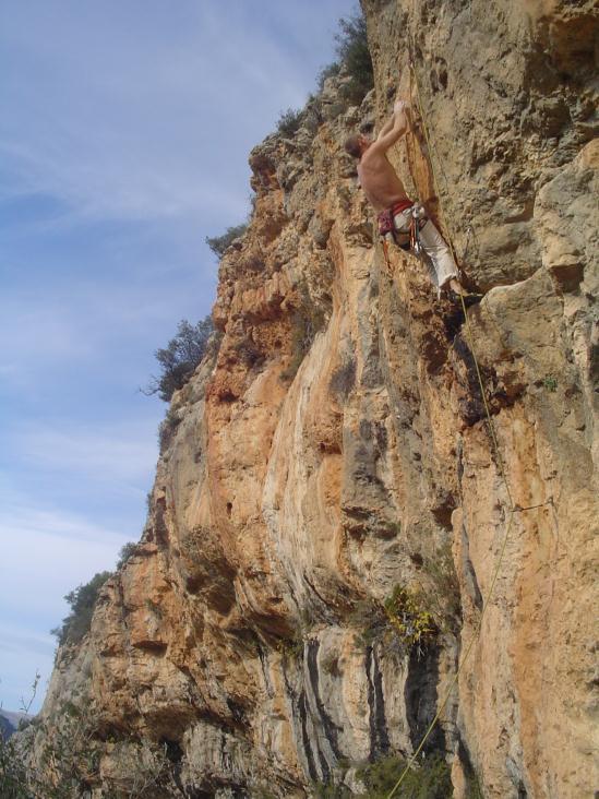 RockTopos 6. 7b+ 18m. Climb into a shallow groove and up to a good break. Make a very hard move to gain good holds above and step up to the roof. Pull past this and left to the belay. 7.? (7b) 18m.