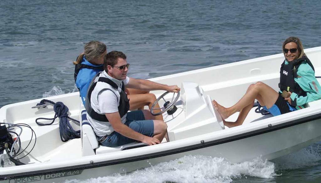 Timeless, classic design Easy to tow, launch and recover Great performance for watersports Plenty of space on open plan deck Low freeboard 10 Tender All 424 models have the following items as