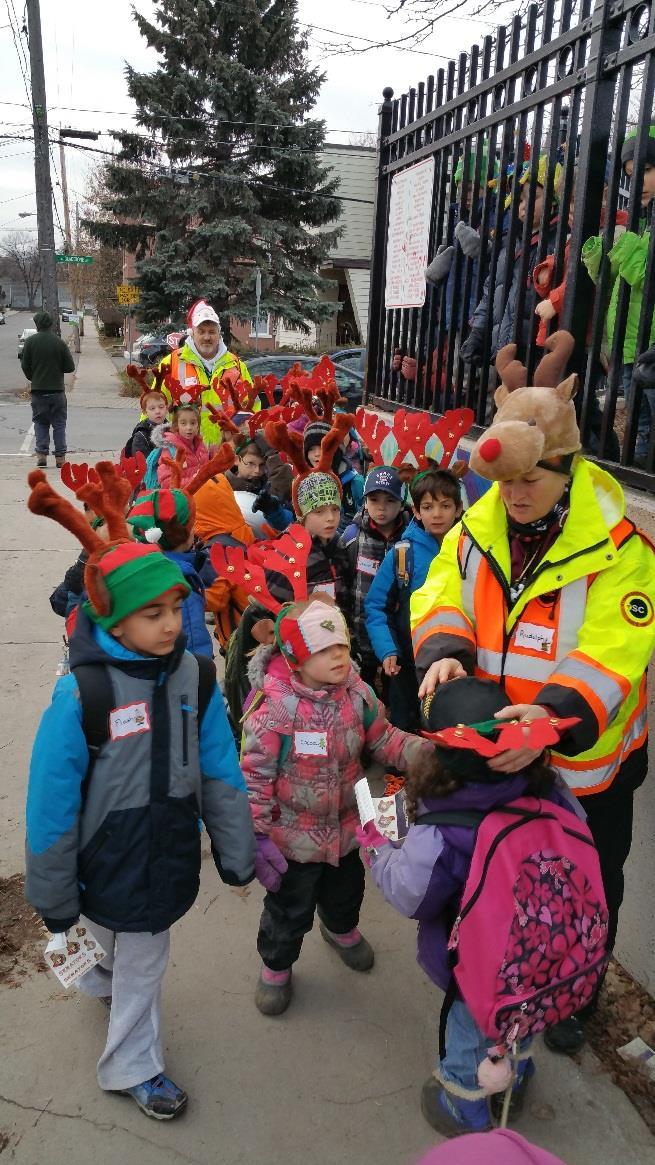 Walking School Bus 27 #GetYourWalkOn Contracted Ottawa Safety Council Ratio 1 paid leader to 10 students School identified by OPH or GCC Must already be