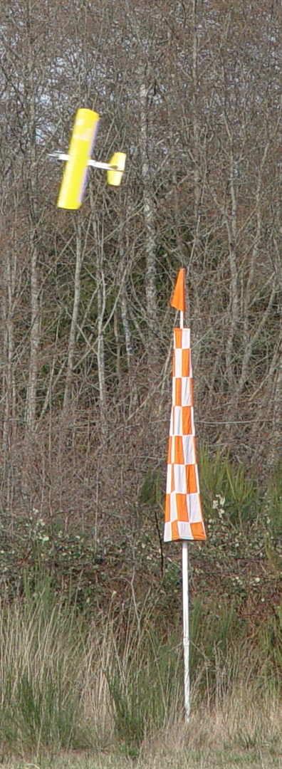 Guttersnipe Pylon of May 17 The May 3rd pylon race was weathered out, but a make-up was