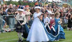 Saturday 16 June GOREBRIDGE CHILDREN S GALA DAY Procession accompanied by various bands moving off from Hunter Square at 12.30 pm, proceeding to the Gore Glen Complex for the Crowning Ceremony at 1.