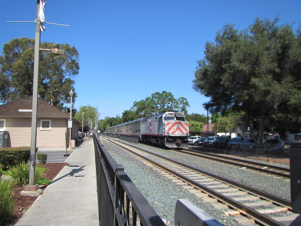 Ravenswood Avenue Railroad Crossing Project