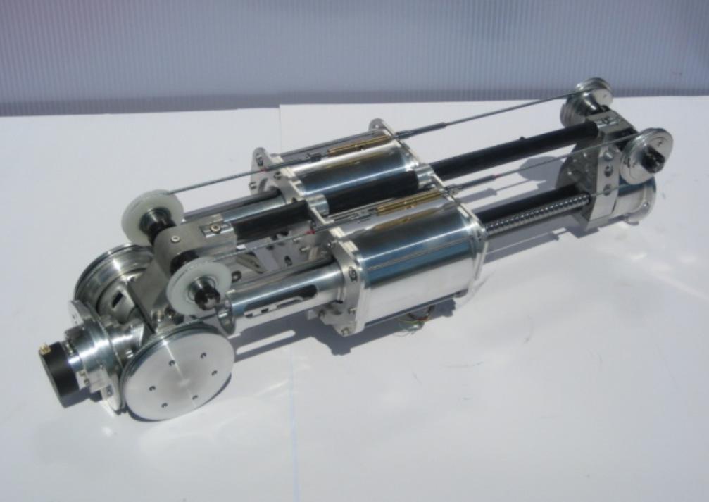 This technology gives the robot s actuators remarkable characteristics such as no backlash, low friction, reversibility of the chain of transmission and low inertia.