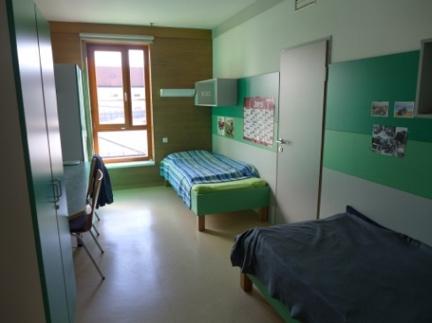 Single person in Twin bed room 62,-- Twin bed room Twin bed rooms with shared bathroom Three bed room Four-bed room (shower and toilets on the floor) Six-bed room (shower and toilets on the floor)