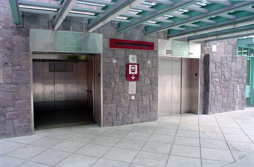Exhibit 7-22 Elevator Application Examples (a) Station Access (Portland, Oregon) (b) Station Circulation (Los Angeles) Elevator Level of Service The LOS of an elevator system is typically based both