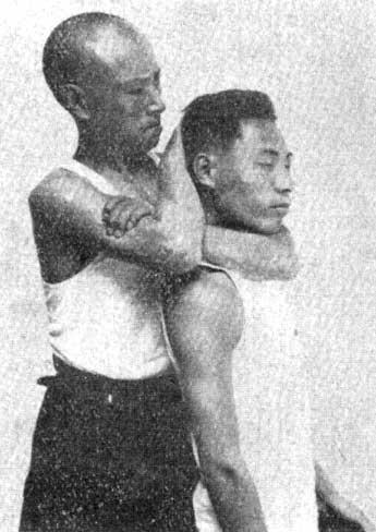 Paragraph 3 HOU JIA BO: Squeezing with arms from behind. This method can be used against an ordinary man who is not specially trained.