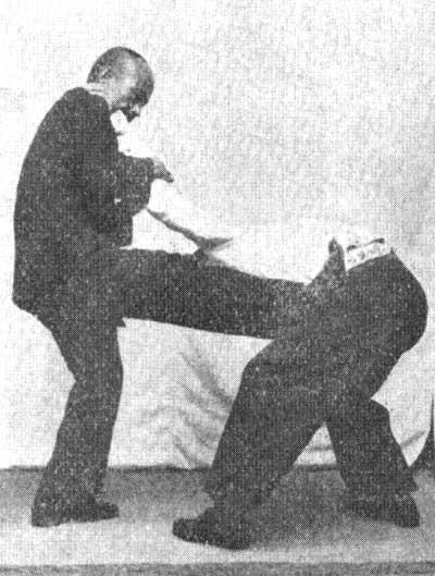 Paragraph 2 elbow. KOU ZHOU: Pressing on an It should be pointed out that a kick at a knee is more effective than that one at a pelvic bone and it is more difficult to ward it off.