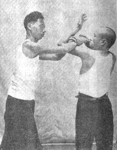 Paragraph 2 hank of thread. SHUANG CHAN SI Double This method is used as a countermeasure against the above-described method, i.e. when the enemy uses a counter-grip Small hank of thread against your grip.