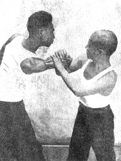 The third phase of the method Bending an elbow and fracturing an arm. Finding himself in such a position, B(A) will certainly try to free himself or somehow counterattack.