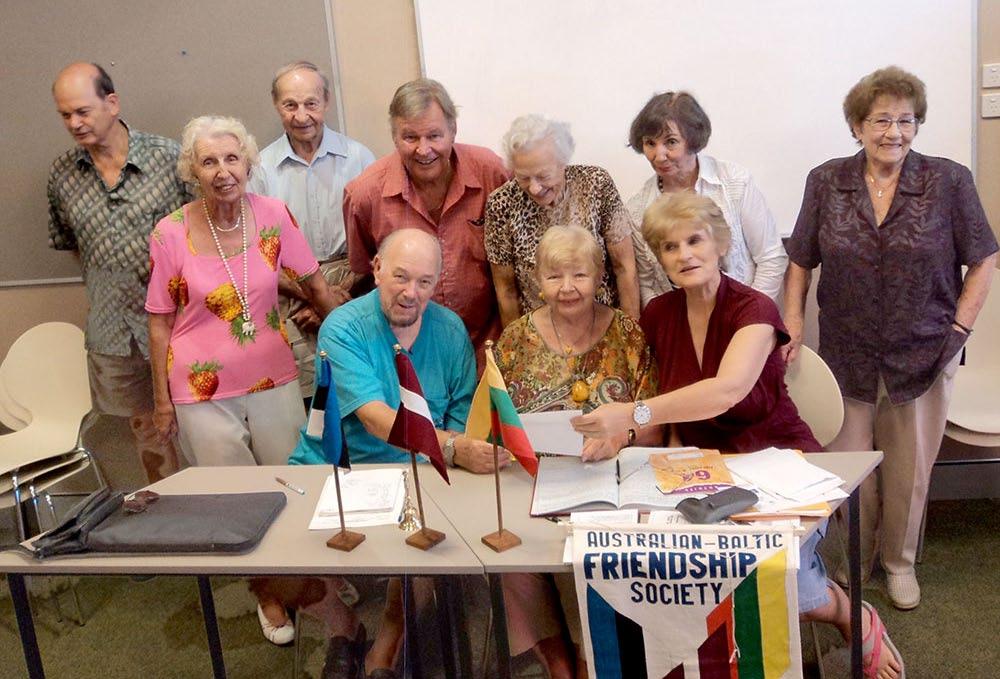 Trešdien, 2011. gada 9. martā Laikraksts Latvietis 7. lpp Zelta piekrastē Baltieši saņem valdības pabalstu Austrālijas Baltijas draudzības biedrībai (Australian-Baltic Friendship Society) 3.