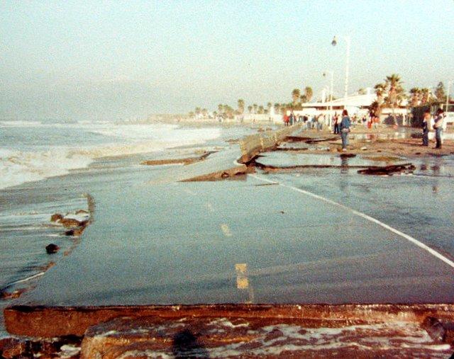 Historic Hazards ~1980s County lifeguard headquarters 1983 El Niño 1983 El Niño http://www.treasurenet.